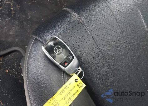 2017 Mercedes-Benz E 300 z USA, uszkodzony, nr VIN WDDZF4JBXHA172285